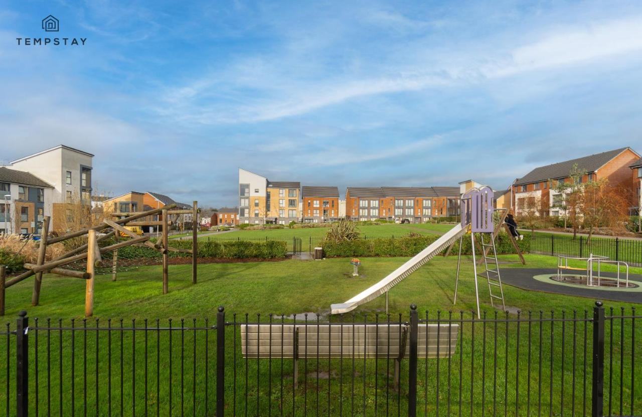 Stylish 4 Bed Family Home At Madejski, Reading University Zewnętrze zdjęcie