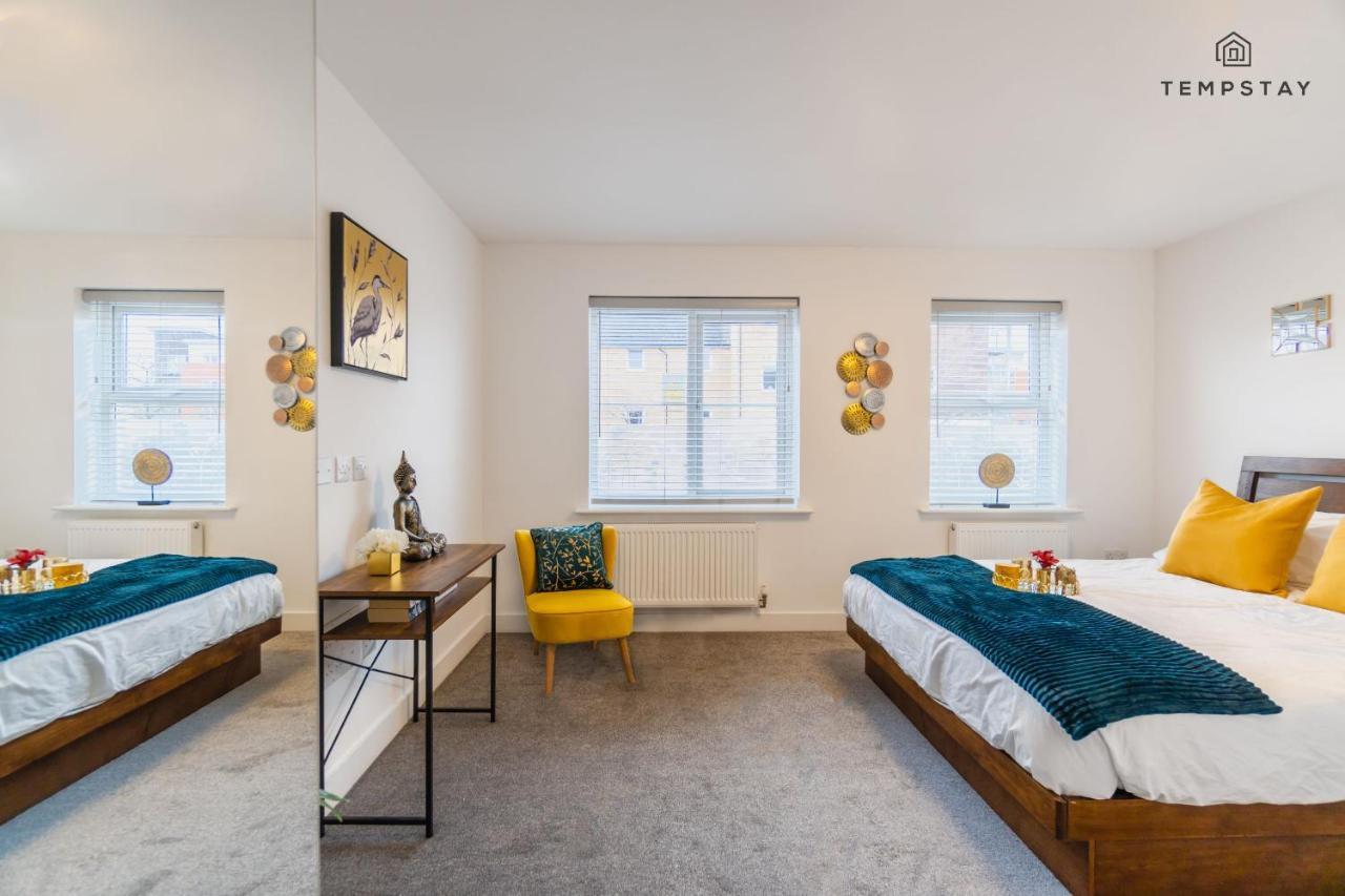 Stylish 4 Bed Family Home At Madejski, Reading University Zewnętrze zdjęcie