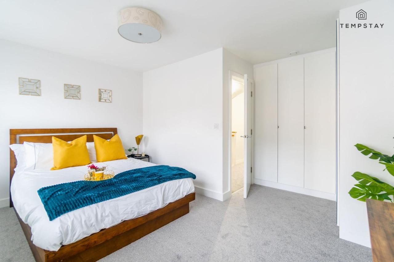 Stylish 4 Bed Family Home At Madejski, Reading University Zewnętrze zdjęcie